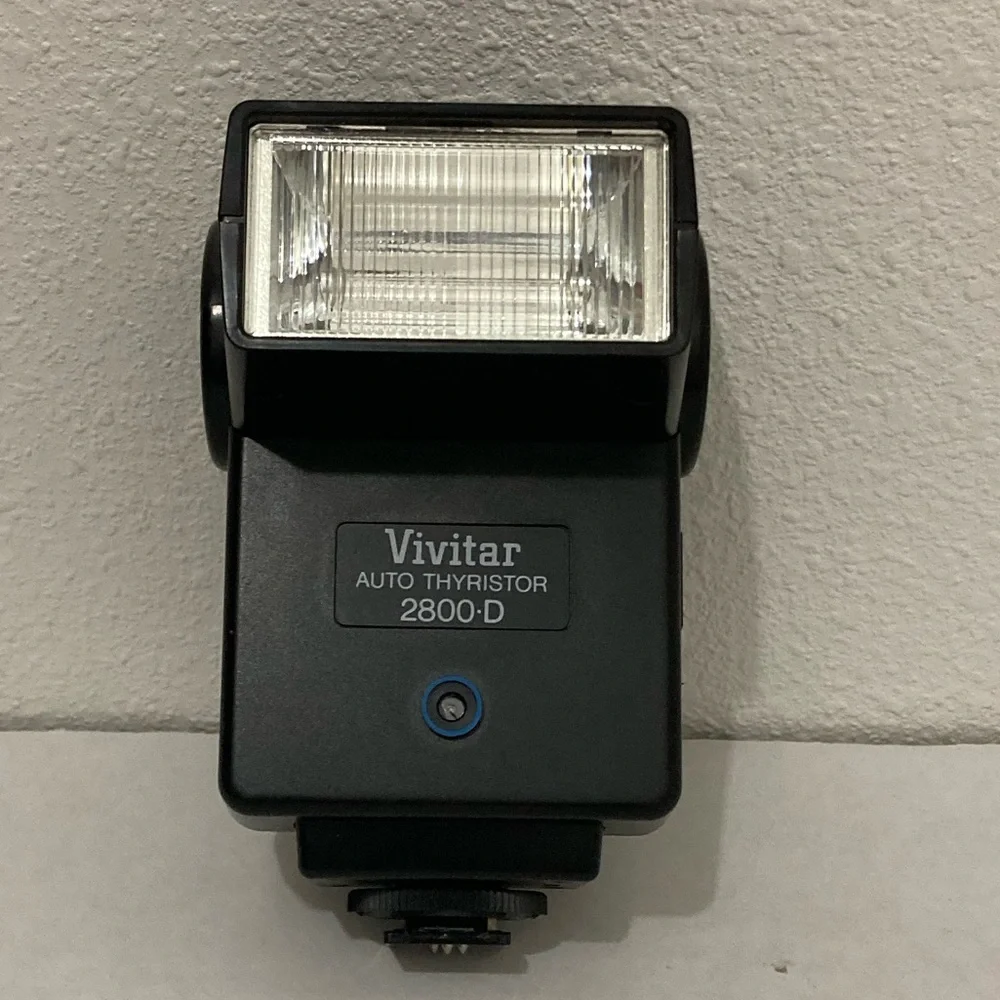 VIVITAR 2800-D AUTO THYRISTOR SHOE MOUNT Flash for Camera.